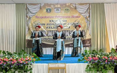 Mempersembahkan Kreativitas Seni Siswi SMK Nur Insani dalam Acara Pelepasan Kelas XII Tahun Ajaran 2023-2024
