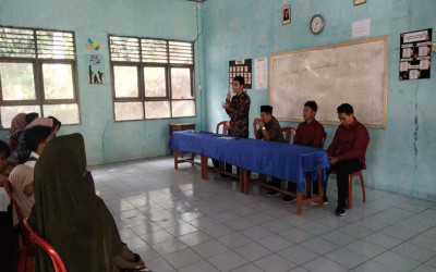 Pengarahan Kepala SMK Nur Insani kepada Peserta Prakerin dan Orang Tua