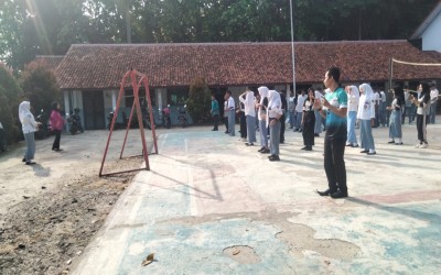 Meningkatkan Semangat dan Kebersihan: Senam dan Selasa Bersih di SMK Nur Insani  Setiap Selasa pagi